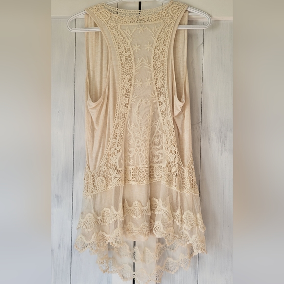 Lace top - Picture 2 of 3